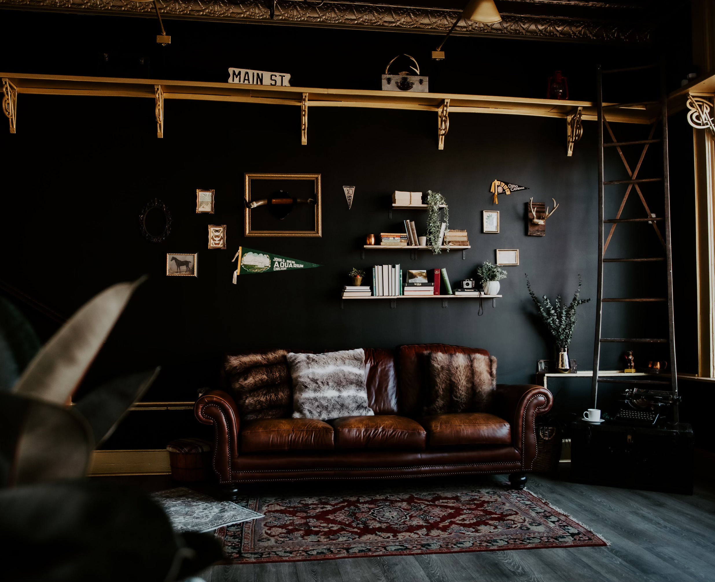 The Storefront - Dark moody space